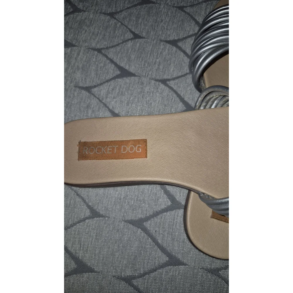 Rocket Dog Womens Nessa Strappy Slide Sandals. SZ 8M. Silver